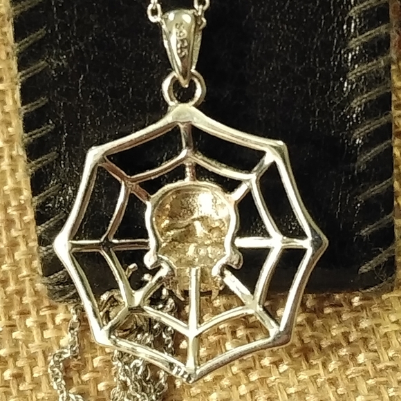 Spiderweb Pirate Skull Pendant - Picture 5 of 11